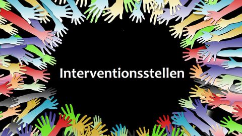 Interventionsstellen Grafik bunte Hände kreisförmig um das Wort Interventionsstellen angeordnet
