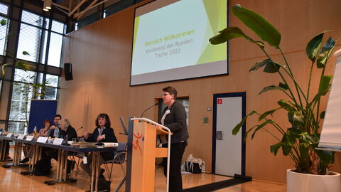 Beitrag Dr. Ute Giebhardt, Vorsitzende der Arbeitsgruppe der Frauenbeauftragten im Hessischen Städtetag Beitrag Dr. Ute Giebhardt, Vorsitzende der Arbeitsgruppe der Frauenbeauftragten im Hessischen Städtetag
