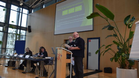 Präsentation Michael Calmano, Männerberatung DW Main Taunus und Volker Feix, Dipl. Psychologe, DW Groß-Gerau Präsentation Michael Calmano, Männerberatung DW Main Taunus und Volker Feix, Dipl. Psychologe, DW Groß-Gerau