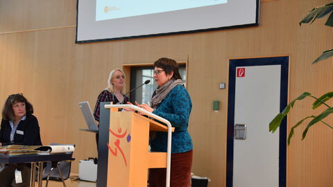 Präsentation Edda Feess, Leiterin Frauenbüro Darmstadt und Manuela Schon, Stf. Frauen- und Gleichstellungsbeauftragte Darmstadt Präsentation Edda Feess, Leiterin Frauenbüro Darmstadt und Manuela Schon, Stf. Frauen- und Gleichstellungsbeauftragte Darmstadt