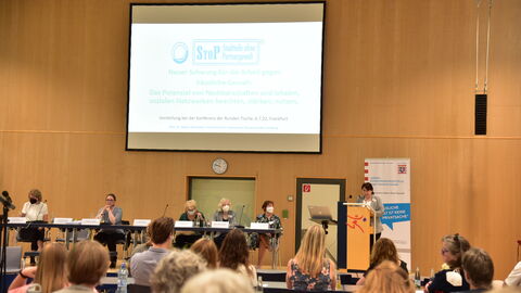Grußworte von Ministerialdirigentin Christina Kreis Grußworte von Ministerialdirigentin Christina Kreis