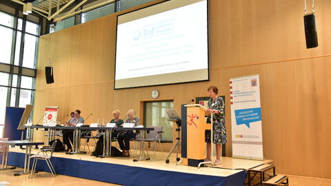 Moderation von Frau Prof. Dr. Regina-Maria Dackweiler Moderation von Frau Prof. Dr. Regina-Maria Dackweiler