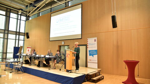 Beitrag von Frau Prof. Dr. Sabine Stövesand, HAW Hamburg Beitrag von Frau Prof. Dr. Sabine Stövesand, HAW Hamburg
