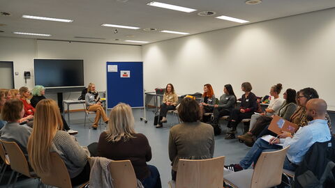 Workshop von Julia Steinert - Interventionsstelle gegen häusliche Gewalt und Stalking, Frauenhaus Wetzlar e.V.
